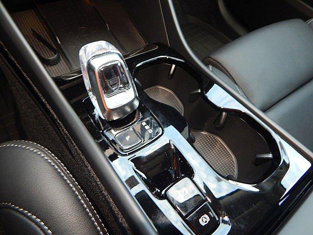 2026 Volvo XC40 B5 Ultra