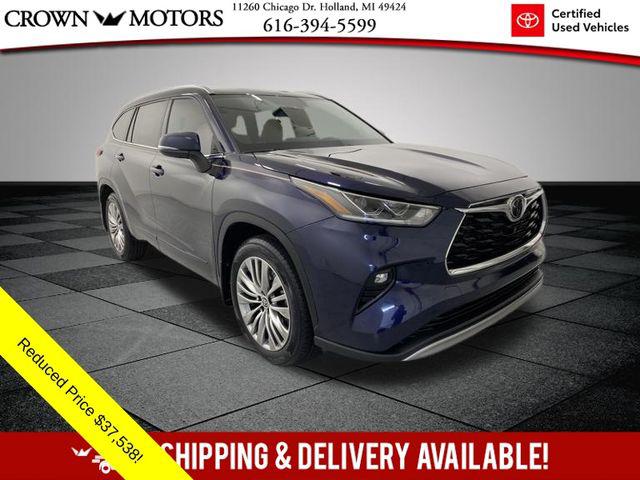 2022 Toyota Highlander Platinum's photo
