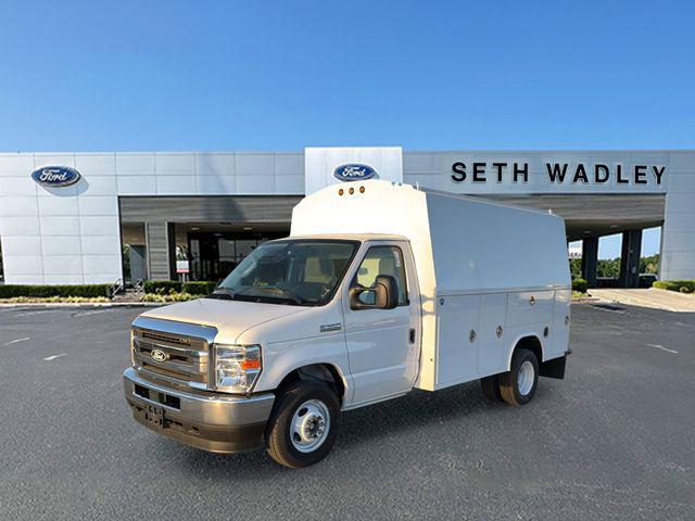 2026 Ford E-350 Cutaway Base