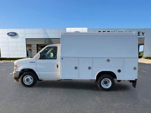2026 Ford E-350 Cutaway Base