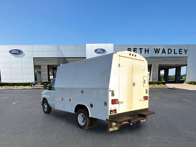 2026 Ford E-350 Cutaway Base