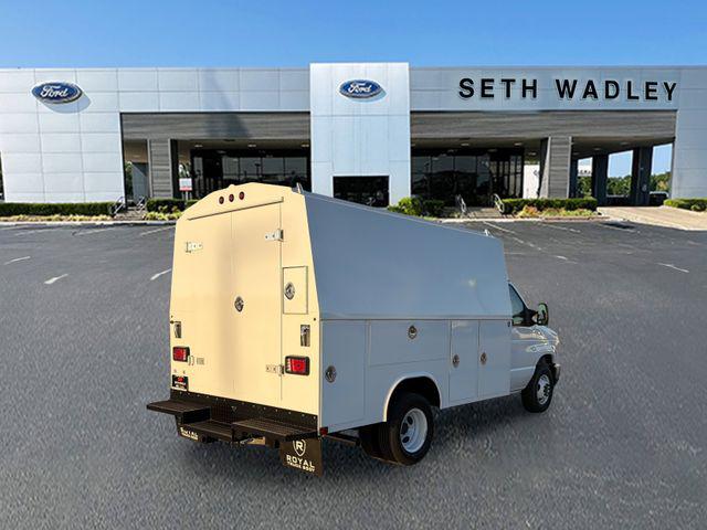 2026 Ford E-350 Cutaway Base