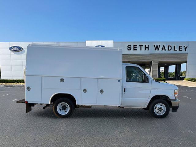 2026 Ford E-350 Cutaway Base
