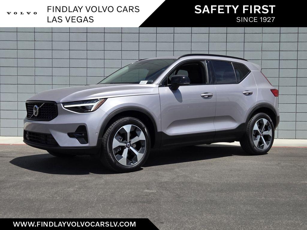 2026 Volvo XC40 B4 Plus Dark FWD's photo