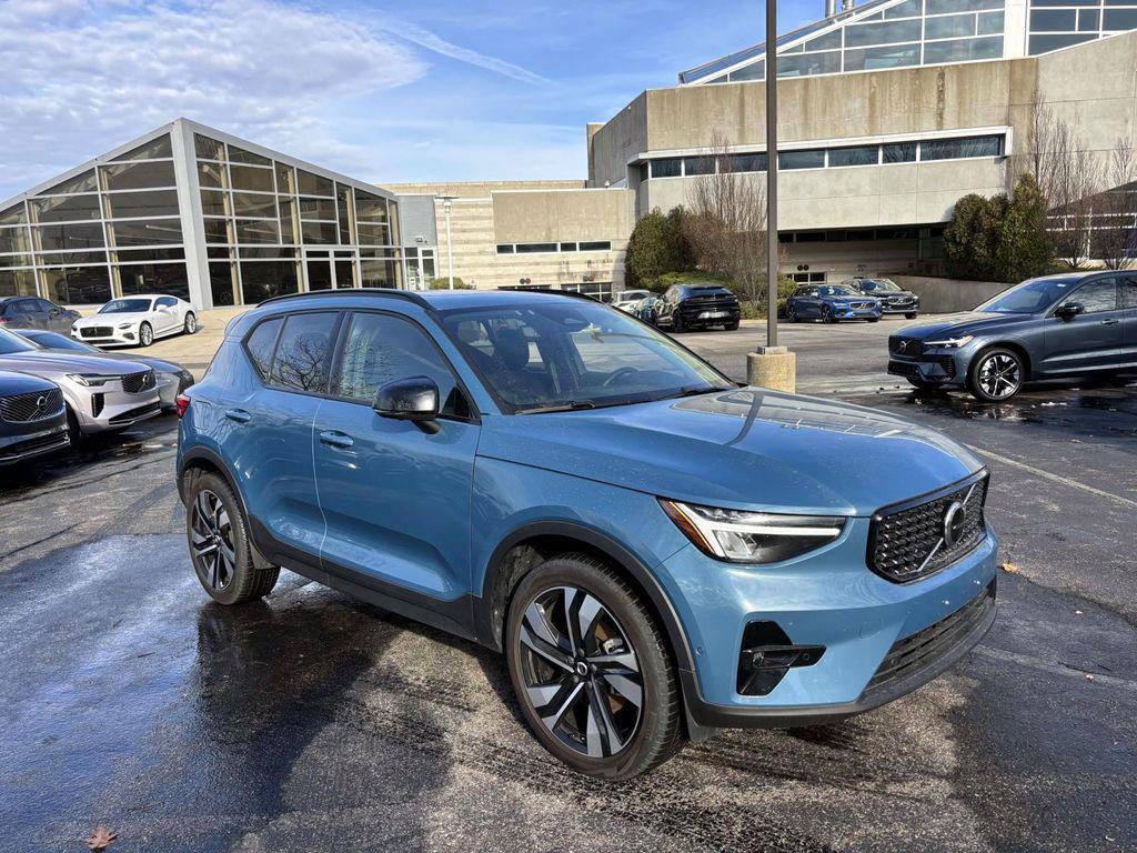 /2023 Volvo XC40