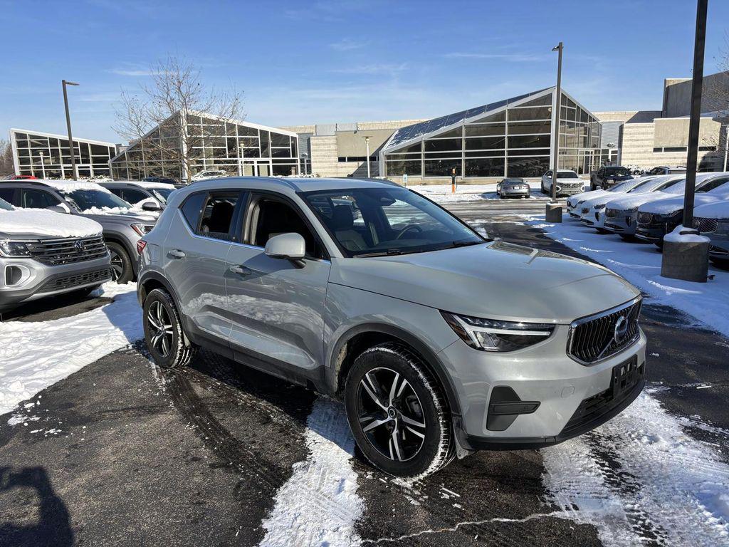 /2025 Volvo XC40