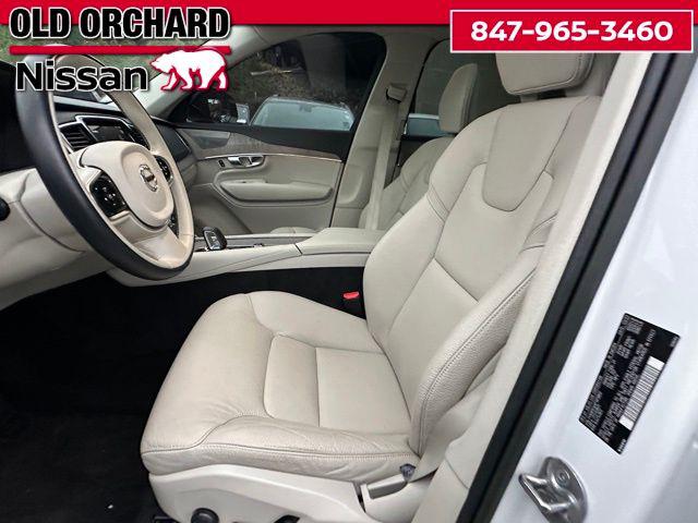 2023 Volvo XC90 Recharge T8 Plus Dark Theme 7-Seater