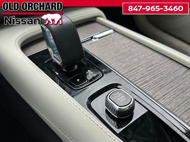 2023 Volvo XC90 Recharge T8 Plus Dark Theme 7-Seater