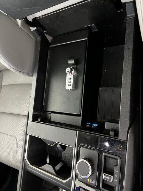 2024 Toyota Tundra Limited - Photo 33