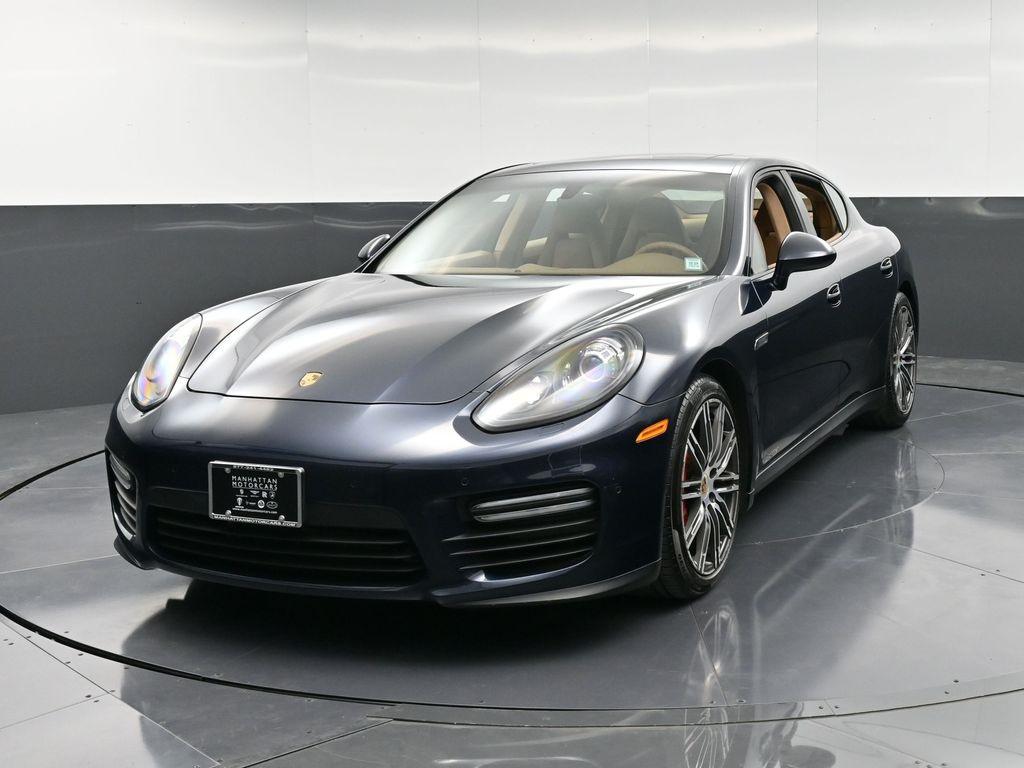 2023 Porsche Panamera 4S photo 2