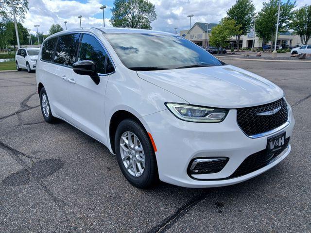 2026 Chrysler Pacifica Select for sale in Marshfield, WI