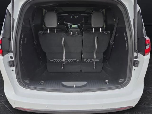 2026 Chrysler Pacifica Select AWD