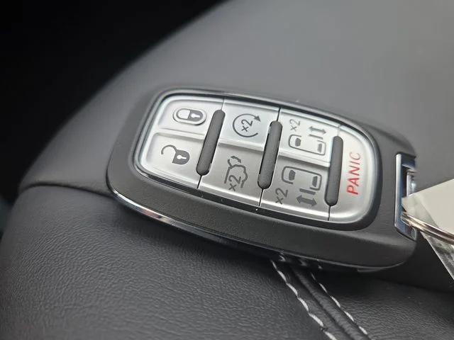 2026 Chrysler Pacifica Select AWD