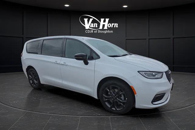 2026 Chrysler Pacifica Select AWD for sale in Stoughton, WI