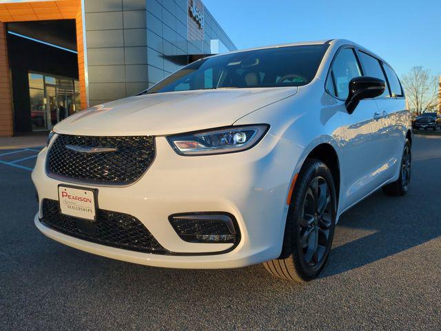 2026 Chrysler Pacifica Select AWD