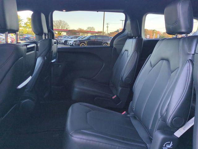 2026 Chrysler Pacifica Select AWD