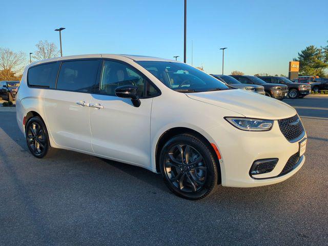 2026 Chrysler Pacifica PACIFICA SELECT AWD