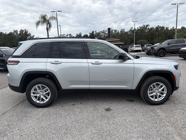 2025 Jeep Grand Cherokee GRAND CHEROKEE LAREDO X 4X4