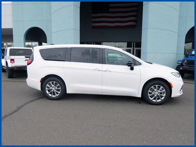 2026 Chrysler Pacifica PACIFICA SELECT AWD