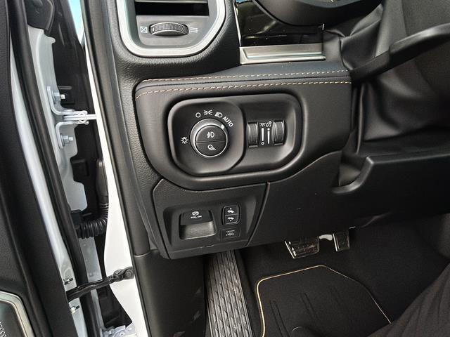 2026 Ram 1500 Tungsten Crew Cab 4x4 5'7" Box