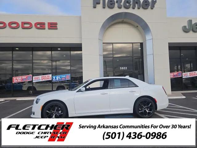 2023 Chrysler 300 Touring L