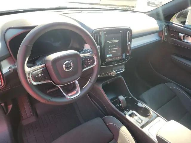 2026 Volvo XC40 Black Edition Ultra, B5 AWD Gas (mild hybrid)