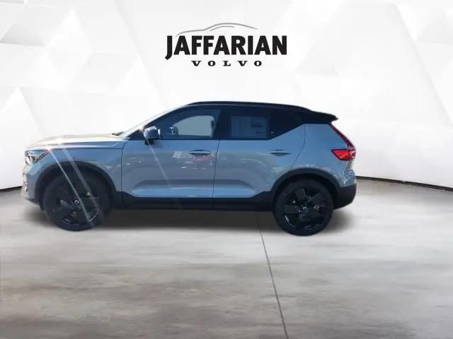 2026 Volvo XC40 Black Edition Ultra, B5 AWD Gas (mild hybrid)