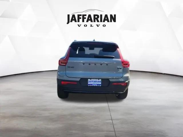 2026 Volvo XC40 Black Edition Ultra, B5 AWD Gas (mild hybrid)