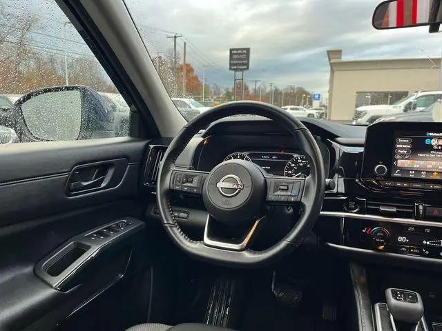 2025 Nissan Pathfinder SV 4WD
