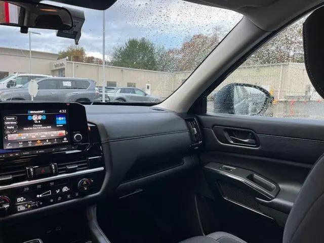 2025 Nissan Pathfinder SV 4WD
