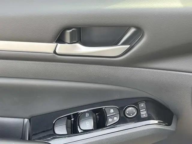 2025 Nissan Altima SL FWD