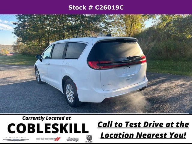 2026 Chrysler Pacifica Select