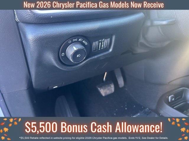 2026 Chrysler Pacifica Select
