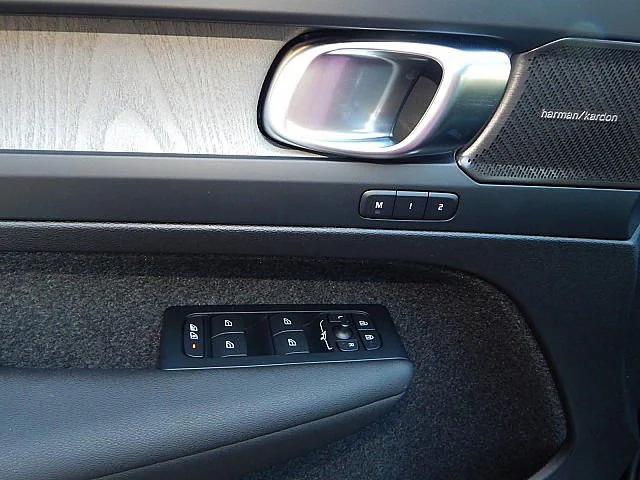 2026 Volvo XC40 B5 Ultra