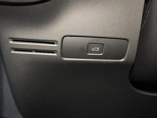 2026 Volvo XC40 B5 Ultra