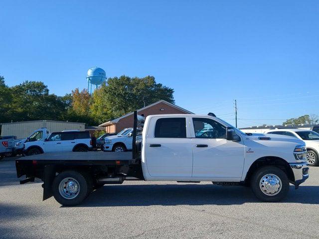 2025 RAM Ram 3500 Chassis Cab RAM 3500 TRADESMAN CREW CAB CHASSIS 4X4 60 CA