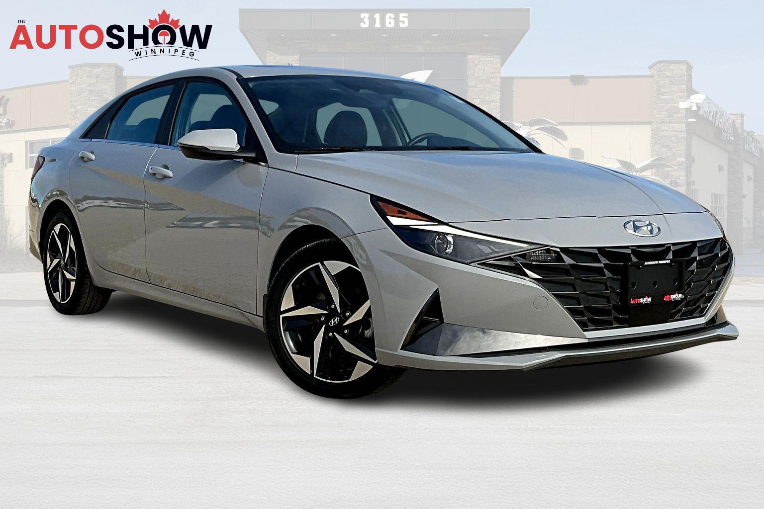 Hyundai Elantra Luxury FWD 2023