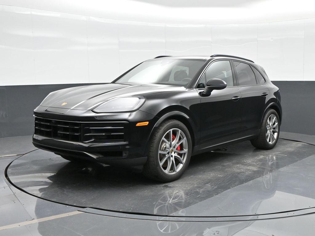 2024 Porsche Cayenne S's photo