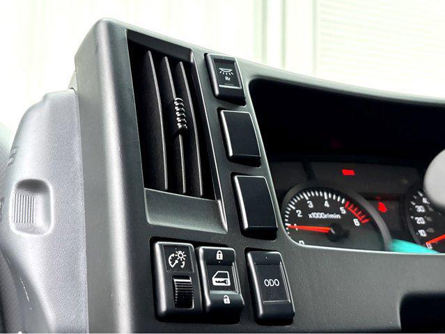 2024 Isuzu NRR NA