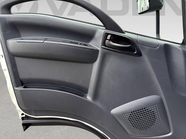 2024 Isuzu NRR NA