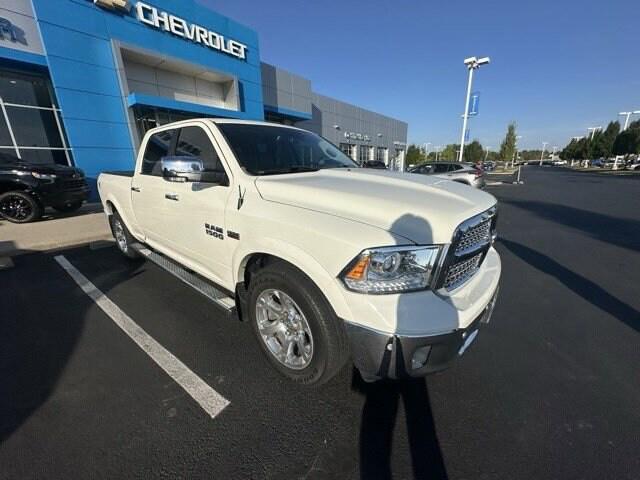 2017 RAM 1500 Laramie Crew Cab 4x4 64 Box
