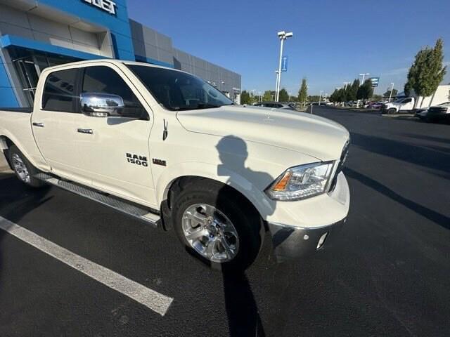 2017 RAM 1500 Laramie Crew Cab 4x4 64 Box