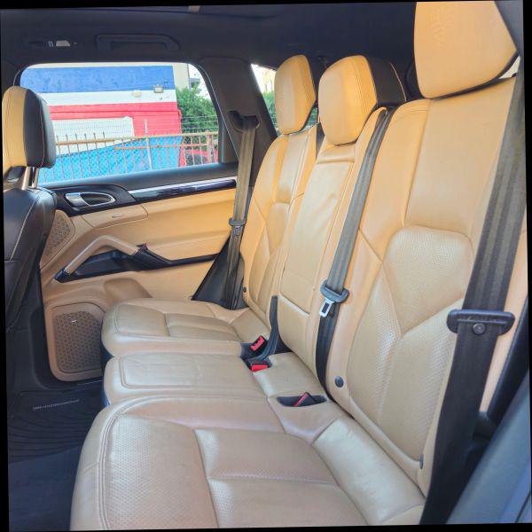 2018 Porsche Cayenne Platinum Edition