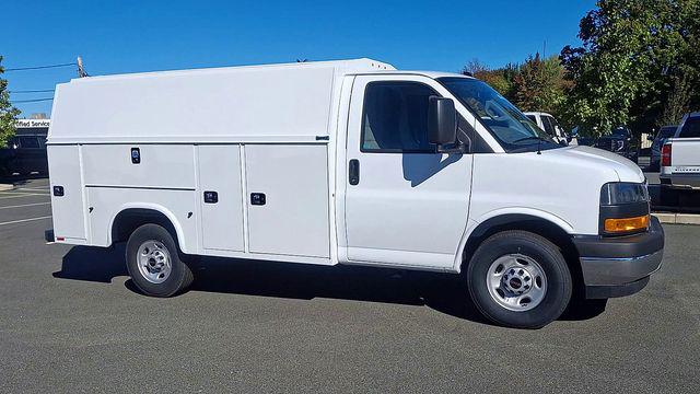 2025 GMC Savana Cutaway Work Van