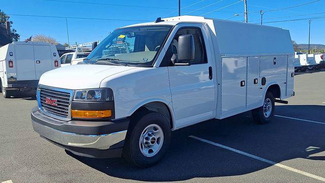 2025 GMC Savana Cutaway Work Van