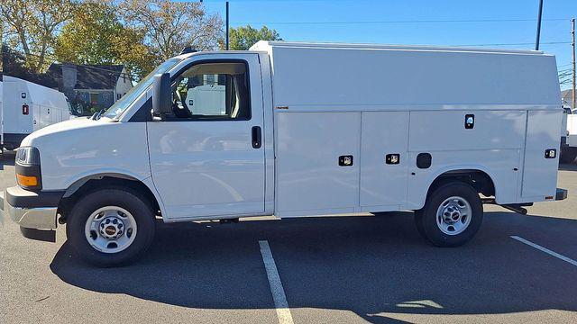 2025 GMC Savana Cutaway Work Van