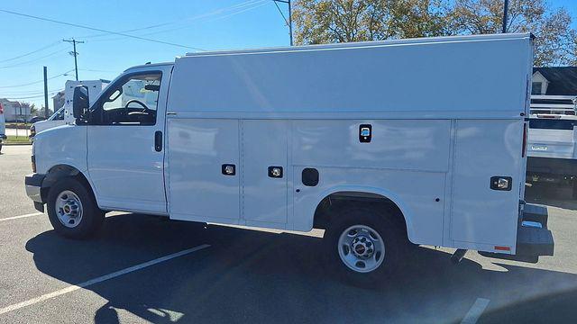 2025 GMC Savana Cutaway Work Van