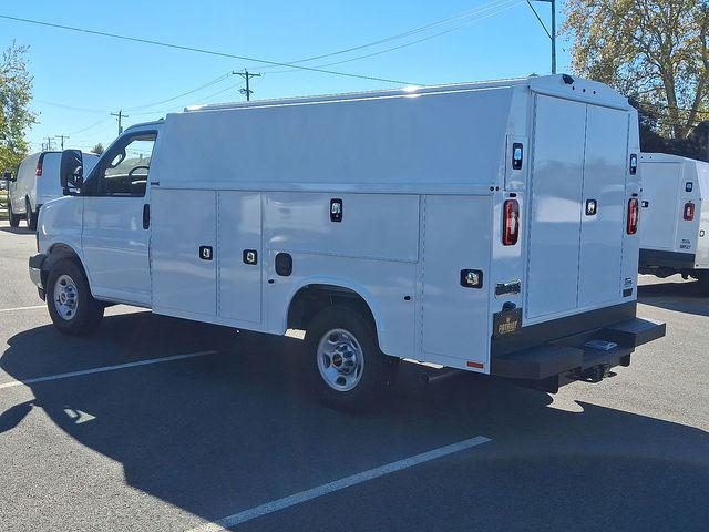 2025 GMC Savana Cutaway Work Van