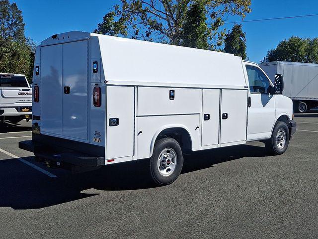 2025 GMC Savana Cutaway Work Van