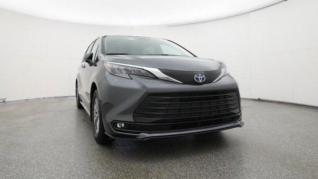 2025 Toyota Sienna XLE